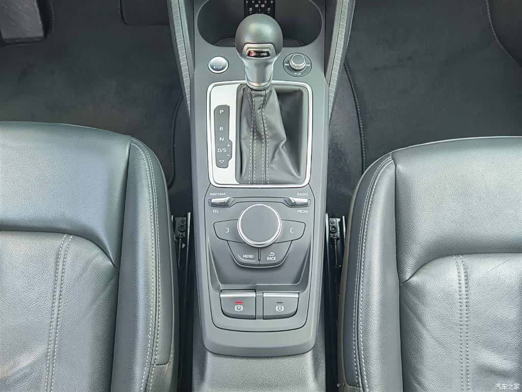 Audi Q2L, 2024 17