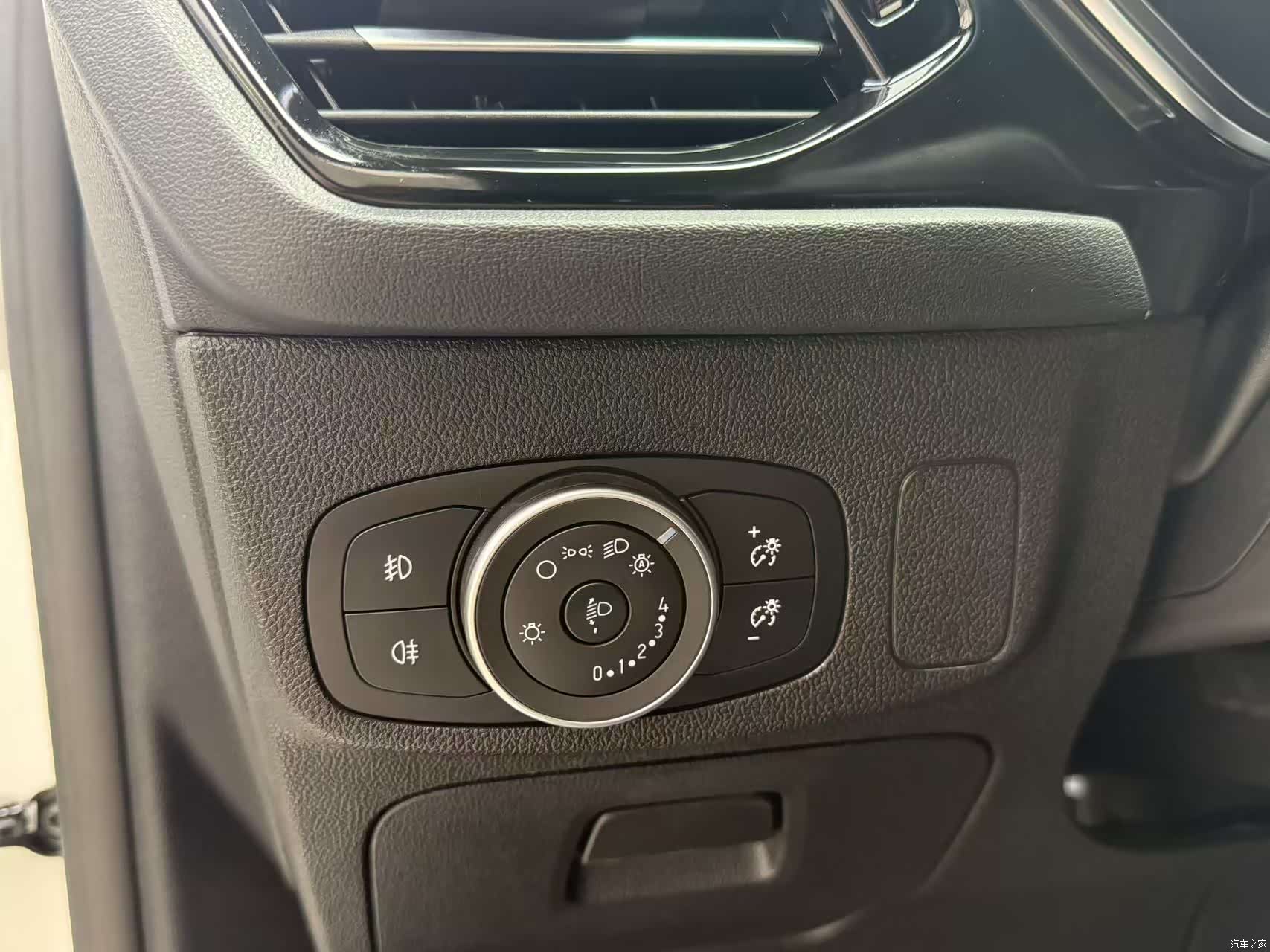 Ford Focus, 2023 13