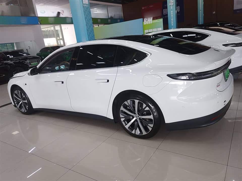 NIO ET7