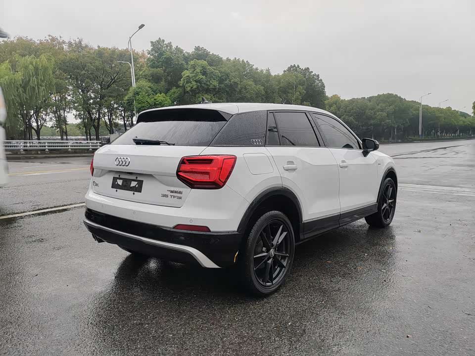 Audi Q2L