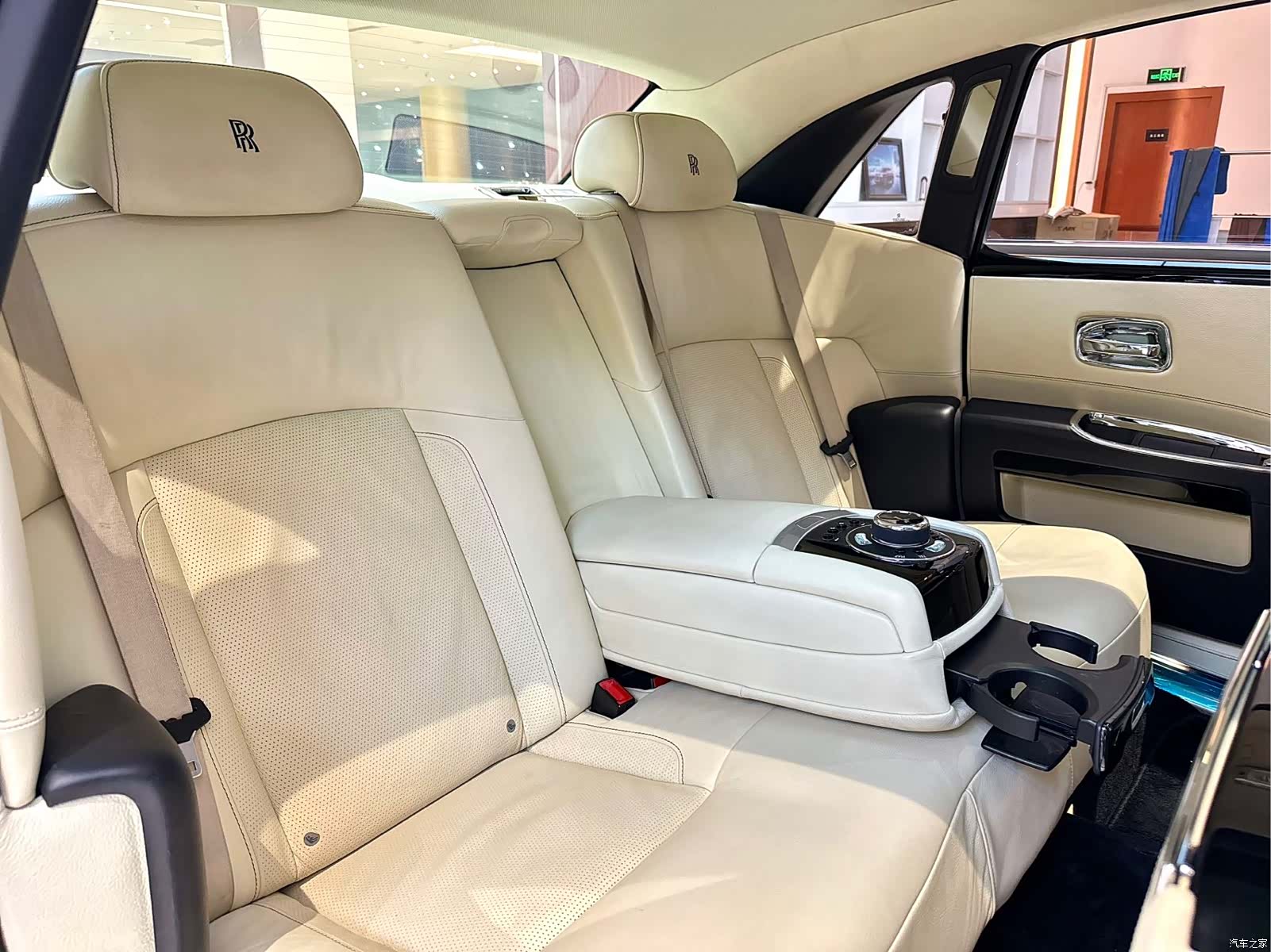 Rolls-Royce Ghost, 2011 10
