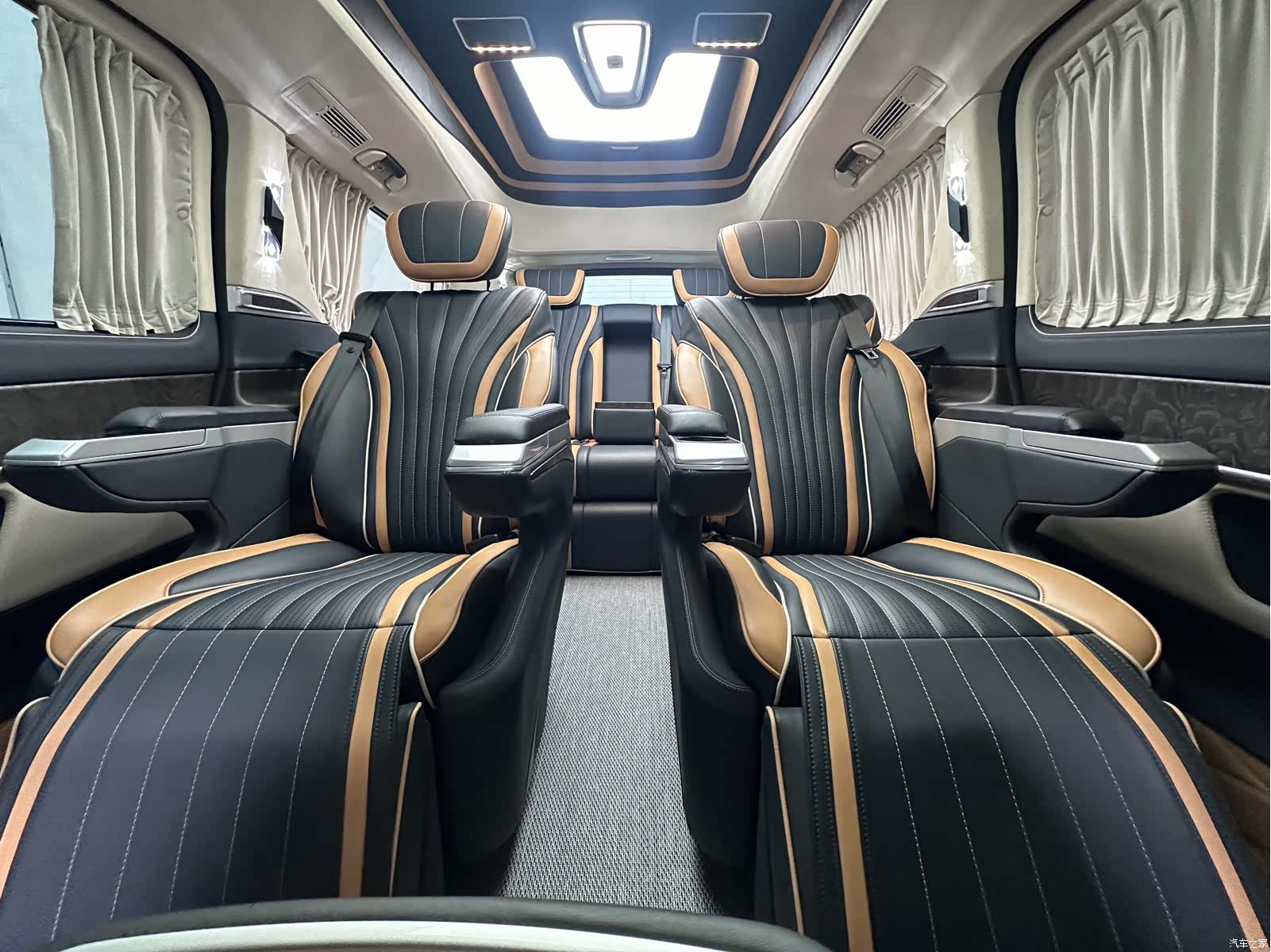 Mercedes-Benz V-Class, 2023 11