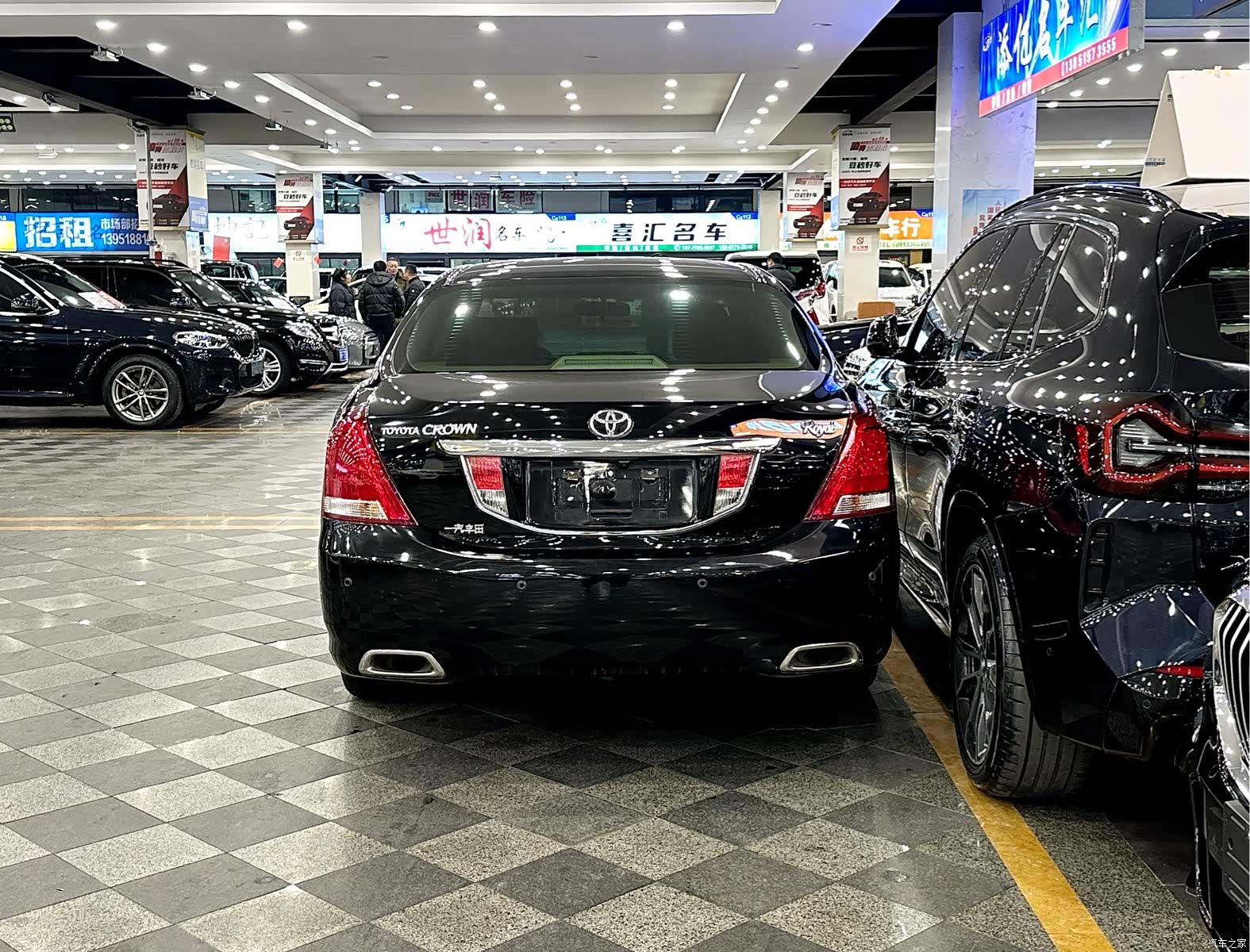 Toyota Crown, 2011 3