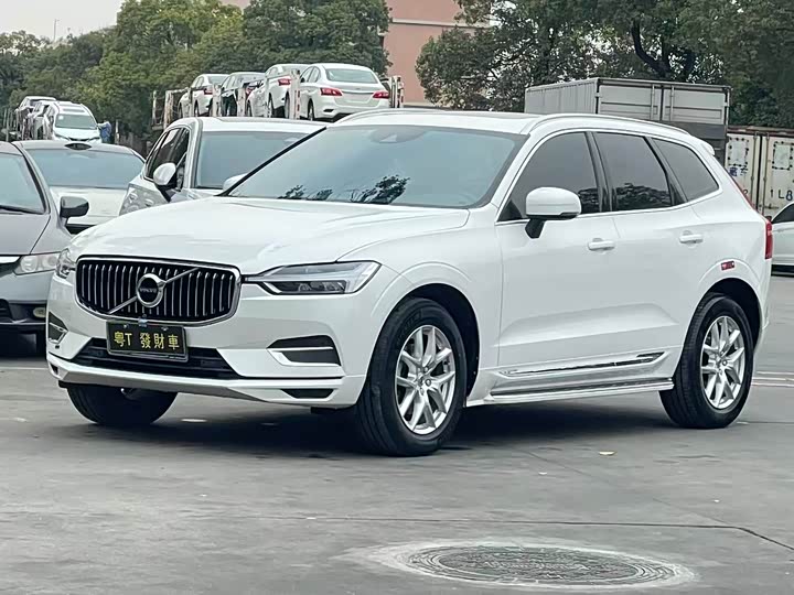 Volvo XC60 2021 — фото 1
