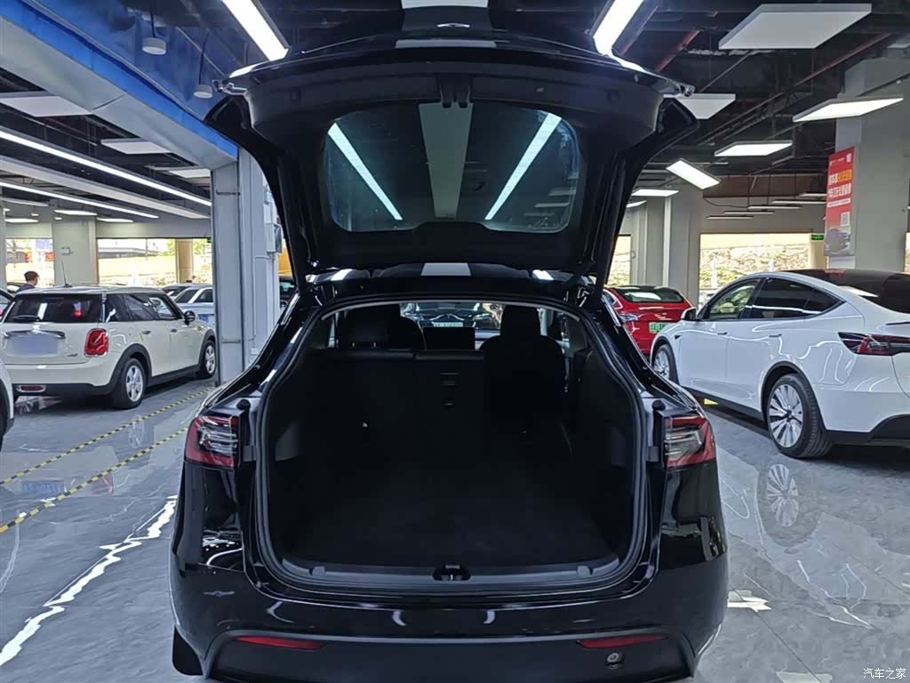 Tesla Model Y, 2023 19