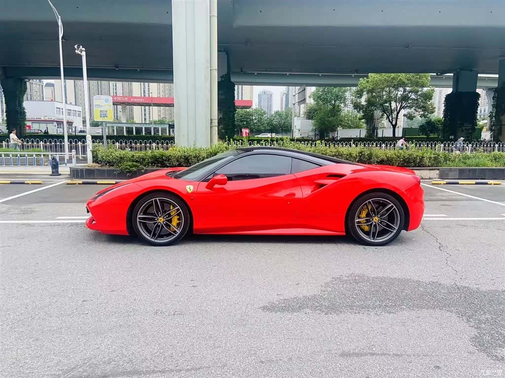 Ferrari 488, 2017 4