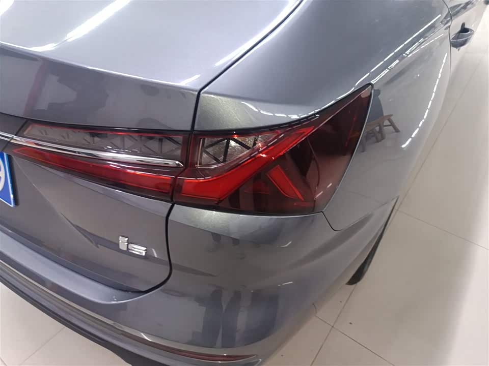 Roewe i5