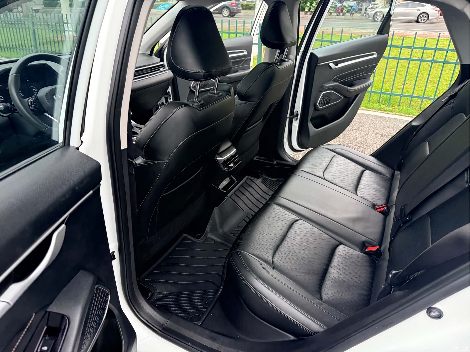 Geely Emgrand, 2023 18