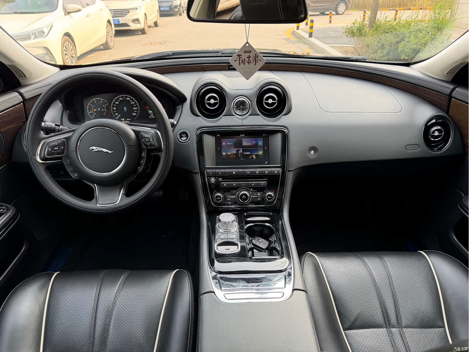 Jaguar XJ, 2016 7