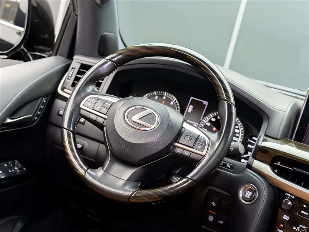 Lexus LX, 2022 17
