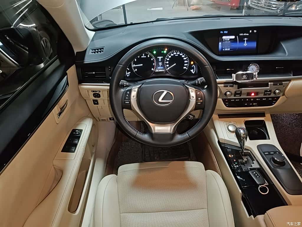 Lexus ES, 2015 11