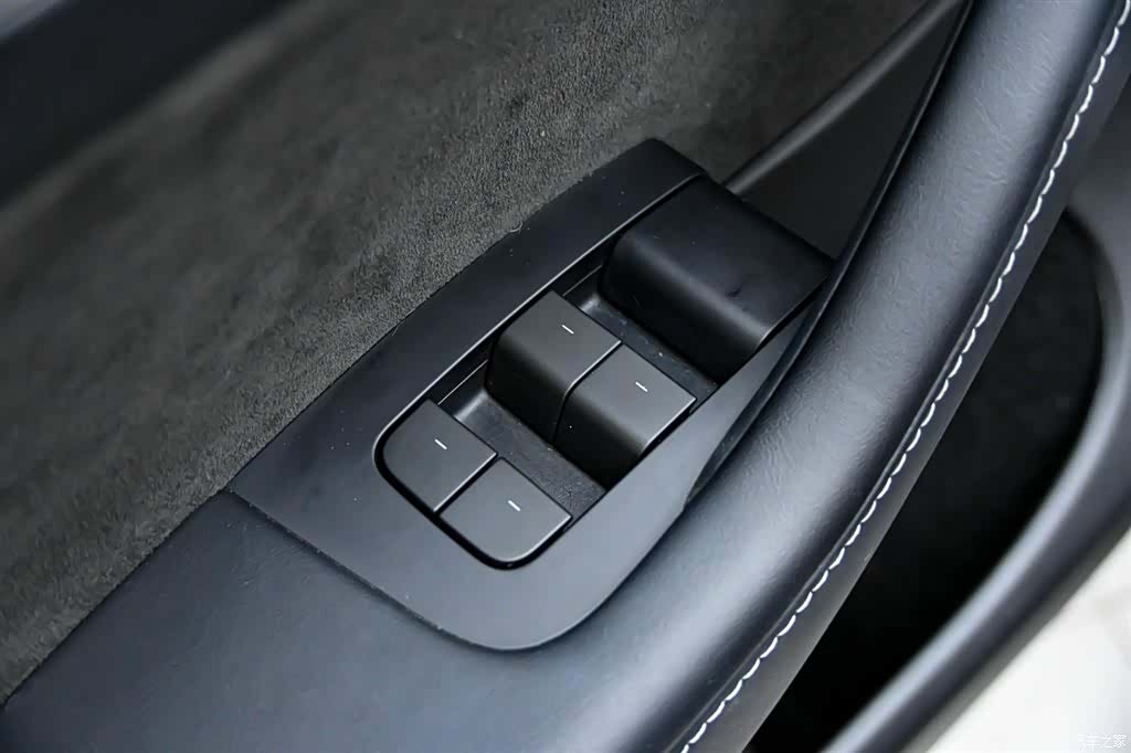 Tesla Model Y, 2023 23