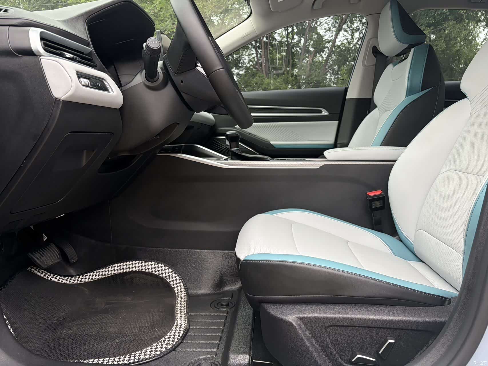Geely Emgrand, 2023 4