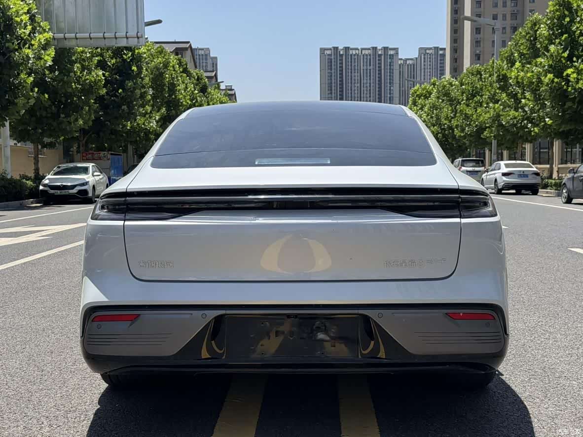 Geely 8, 2025 все фото