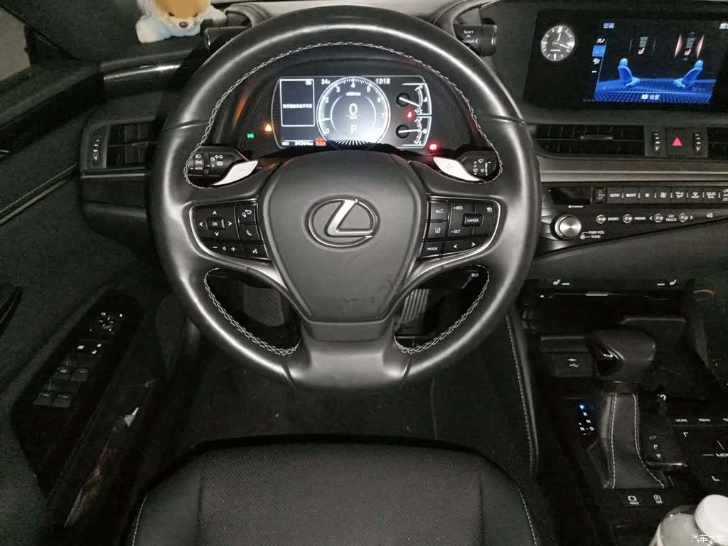 Lexus ES, 2020 3