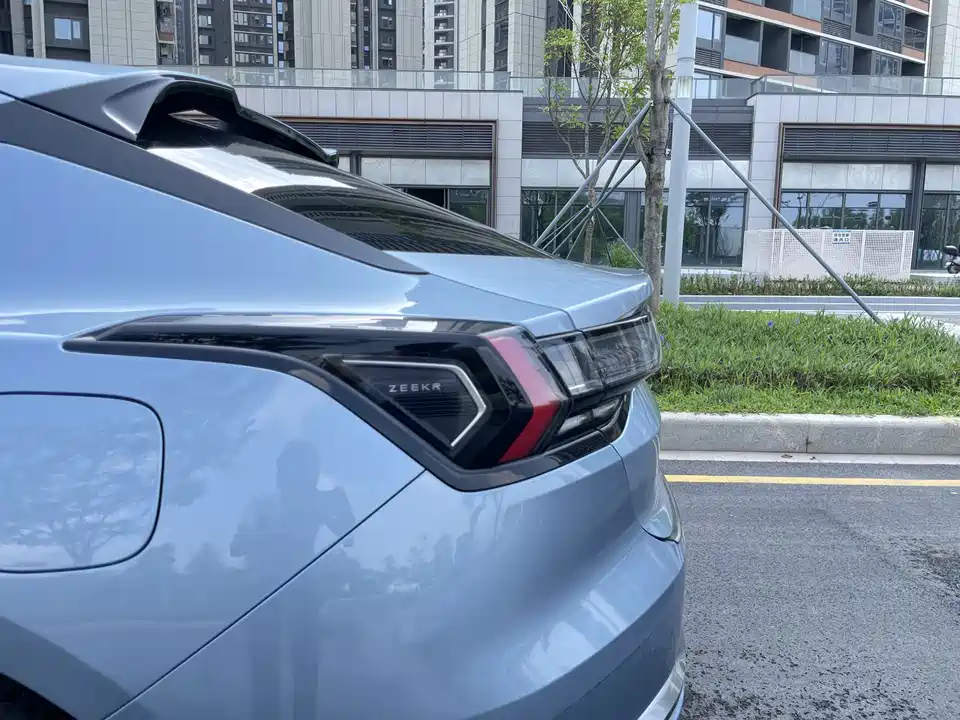 Zeekr 001