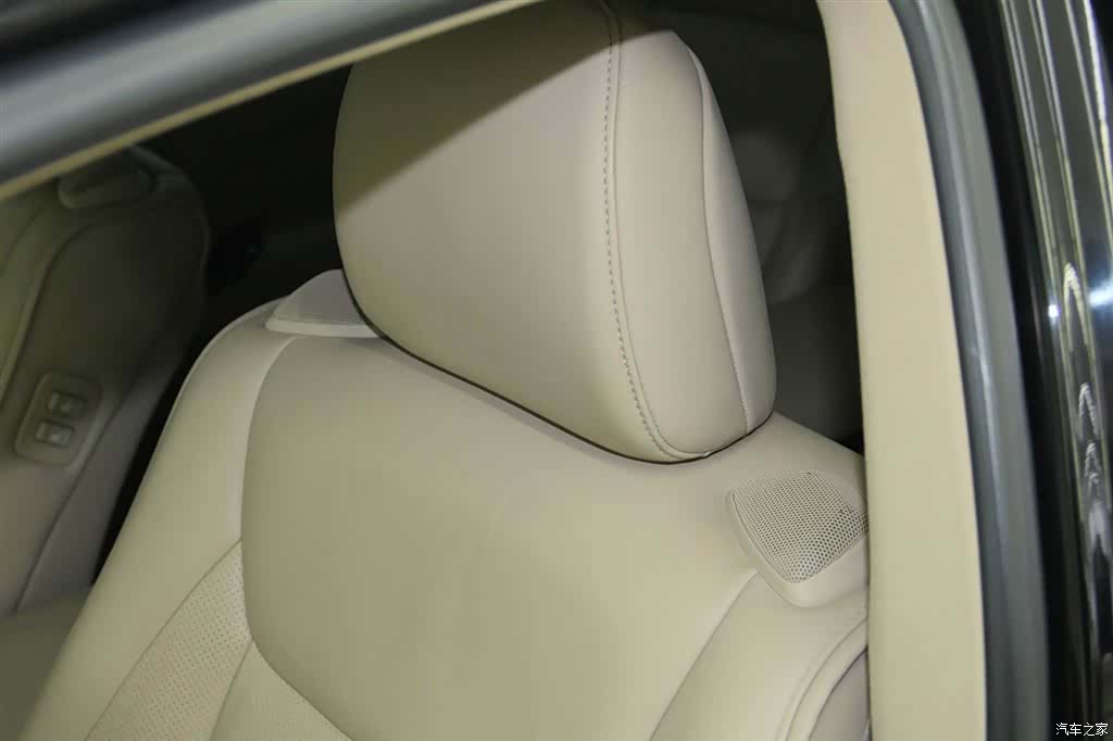 Toyota Crown, 2013 22