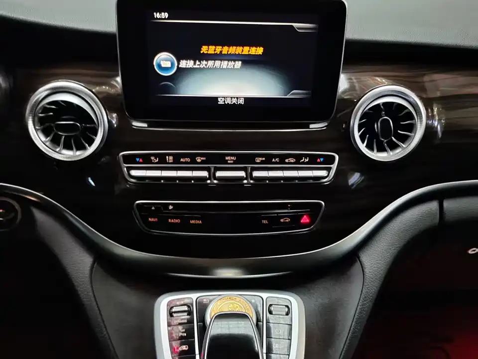 Mercedes-Benz V-class