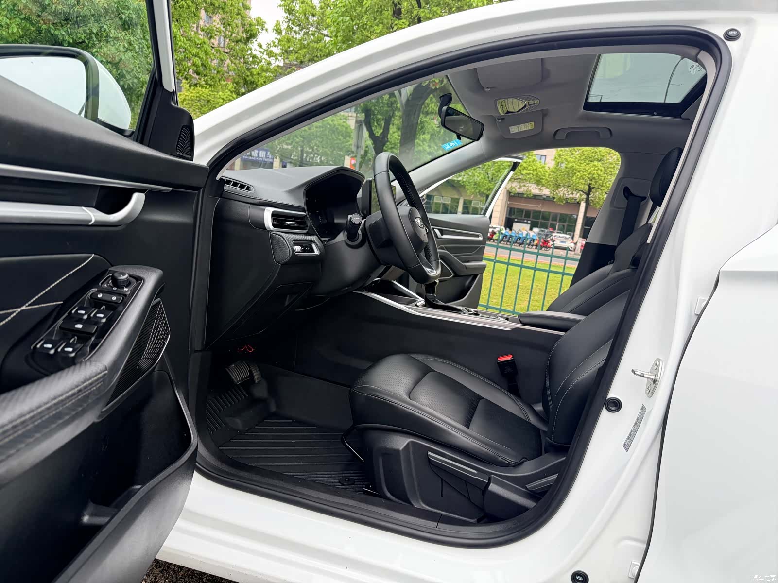 Geely Emgrand, 2023 19
