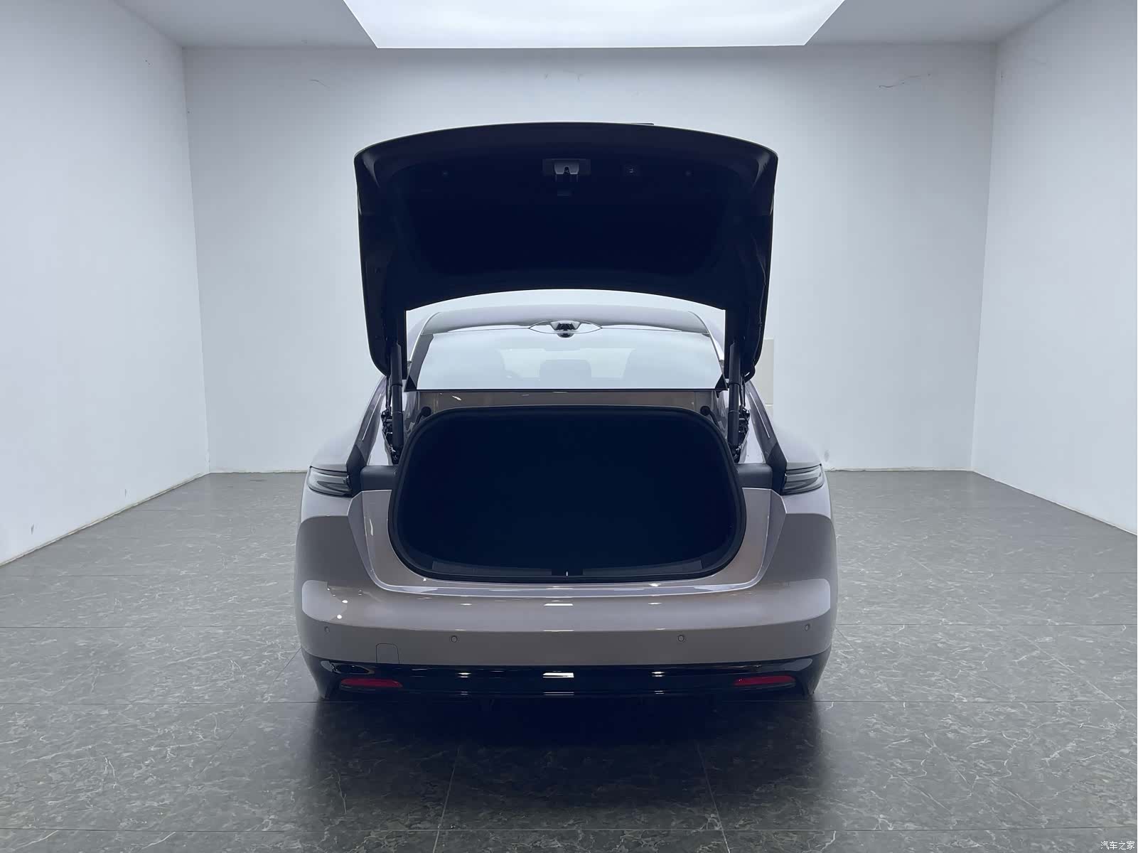 NIO ET5, 2025 18