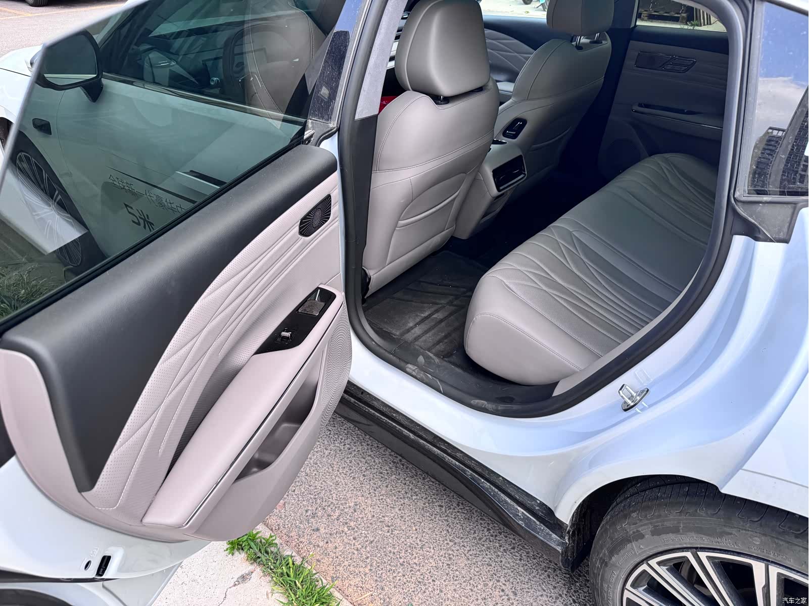 Geely 8, 2025 9
