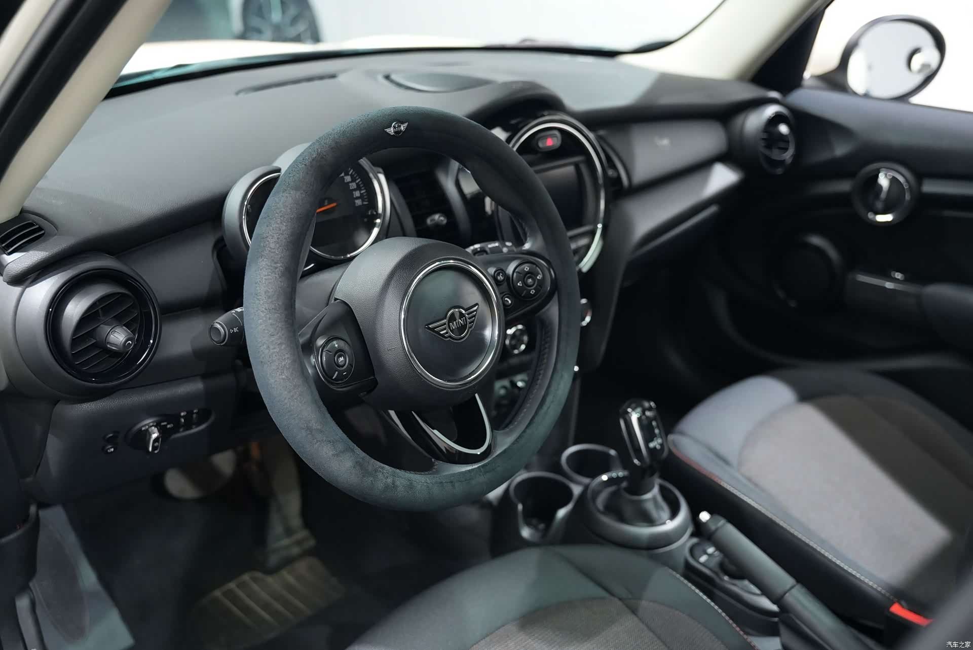Mini ONE, 2020 12