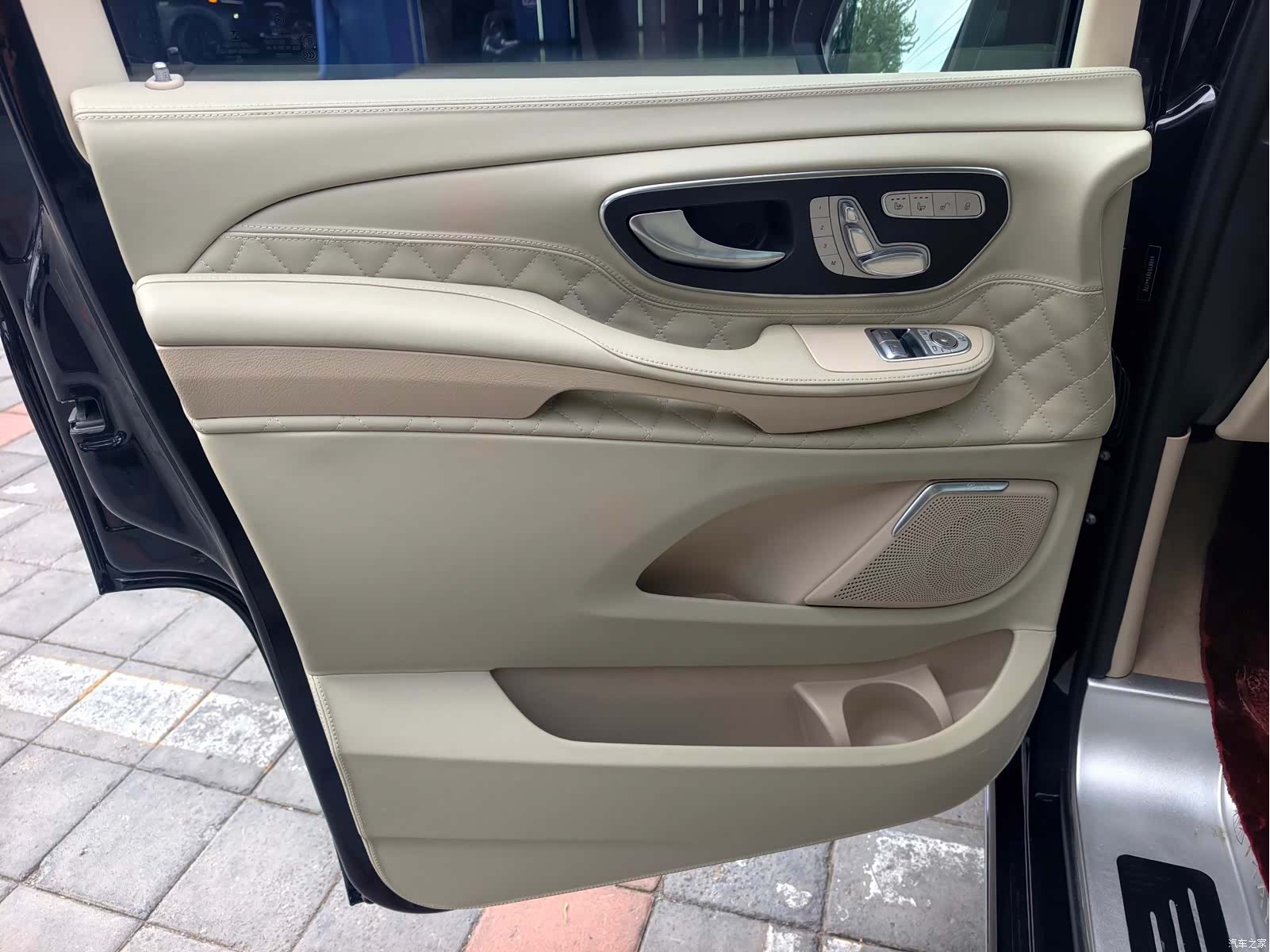Mercedes-Benz V-Class, 2022 8