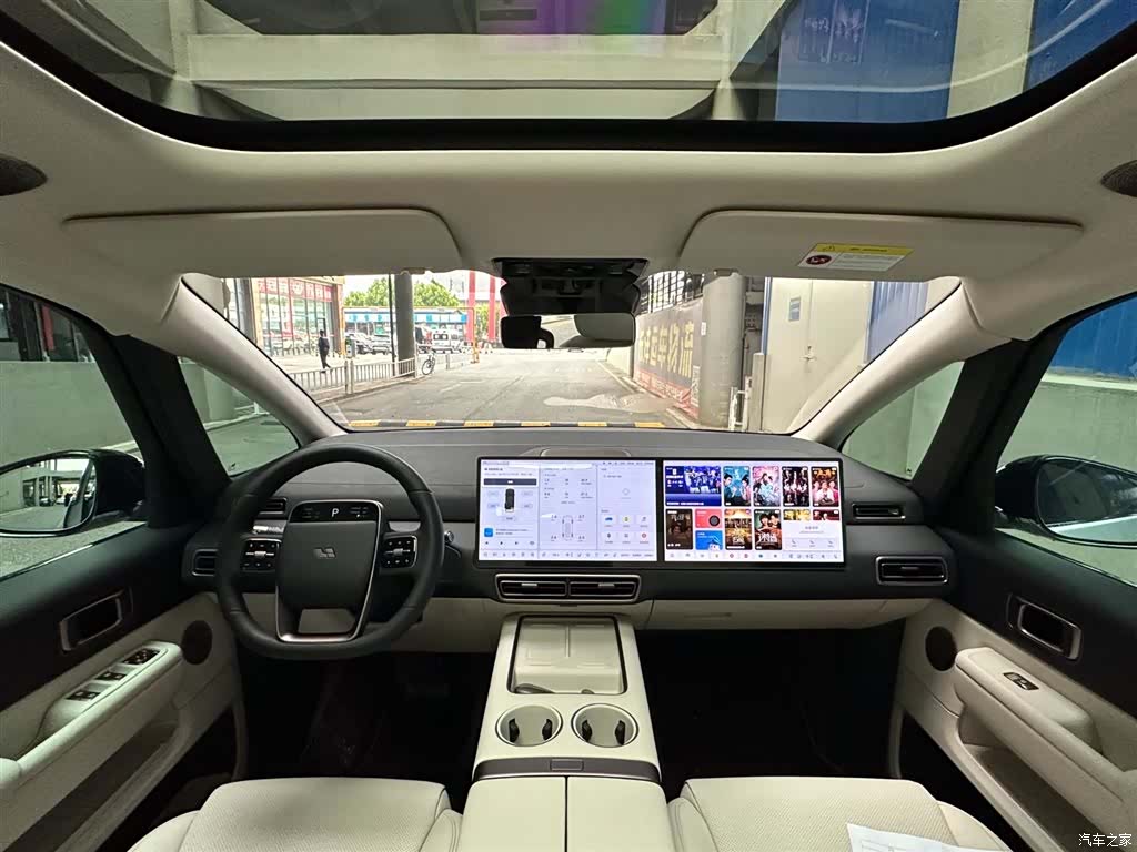 Li Auto MEGA, 2025 11