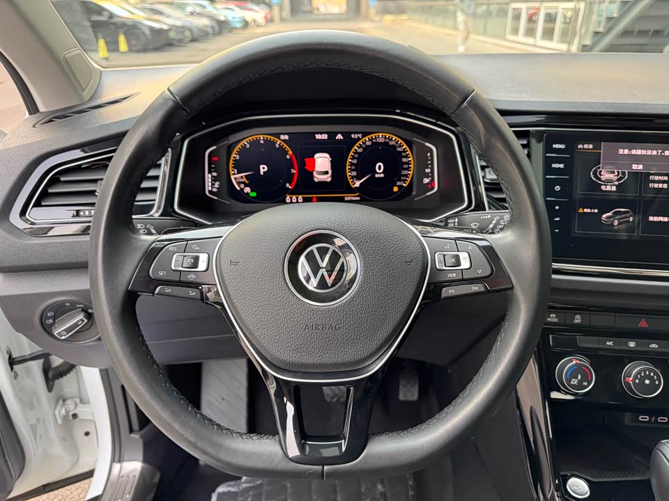 Volkswagen T-ROC exploring Songs