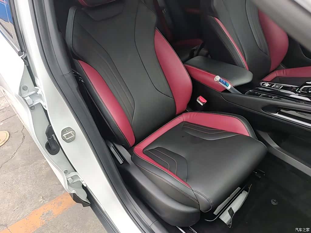 Geely Coolray, 2023 25