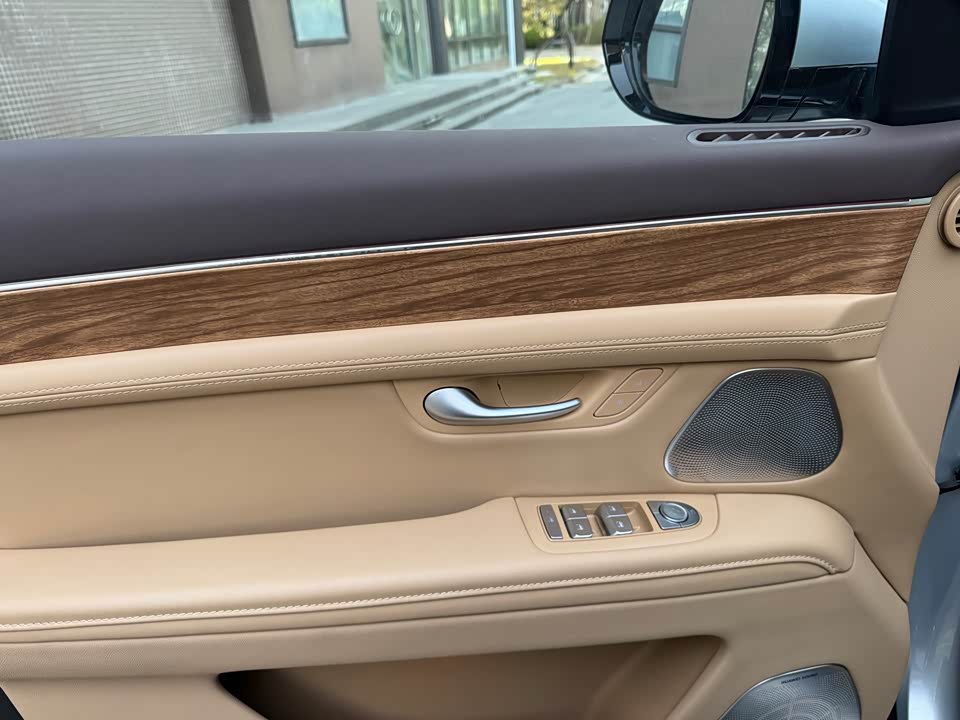 AITO Ask the world M7