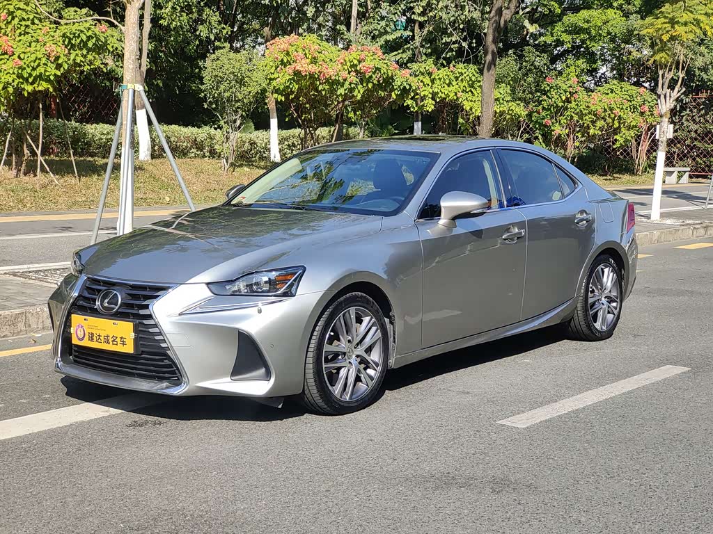 Lexus IS