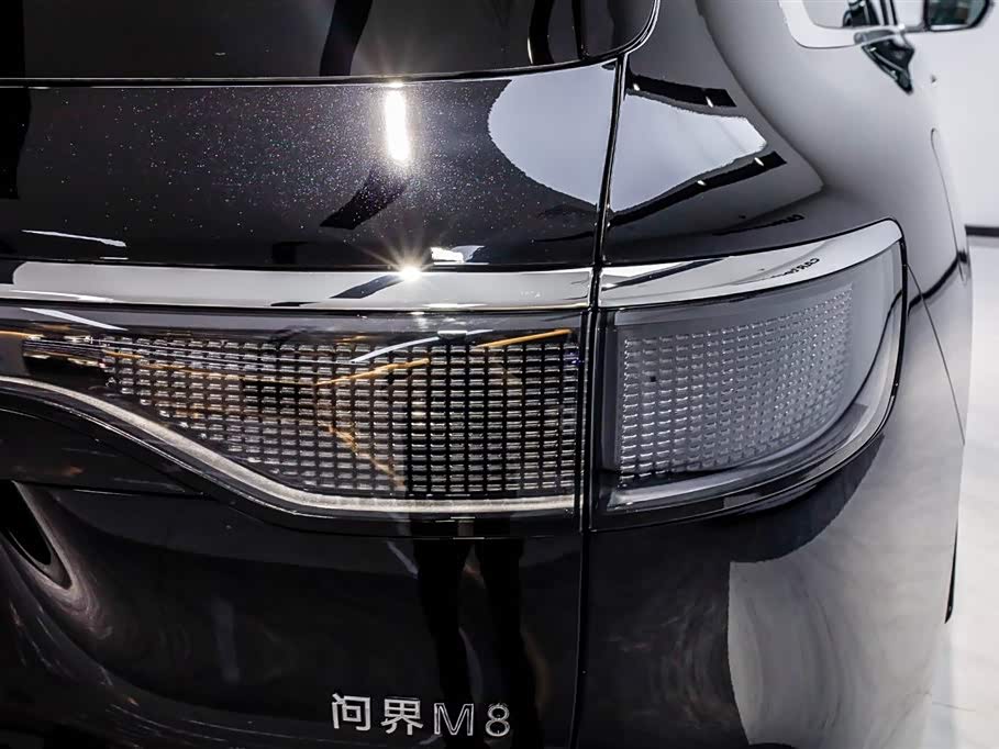 AITO Ask the world M8