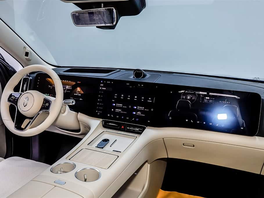 AITO Ask the world M8