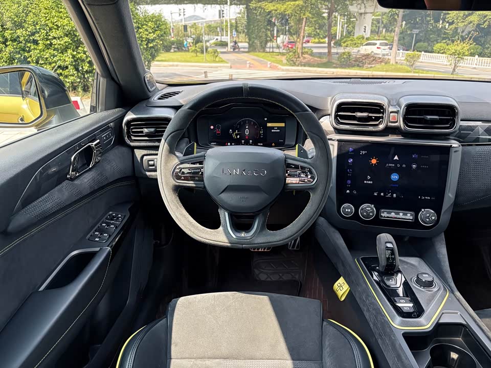 Lynk & Co 03