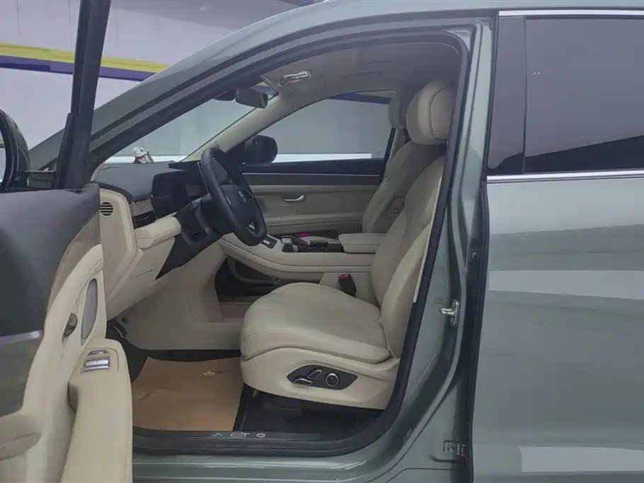 AITO Ask the world M7