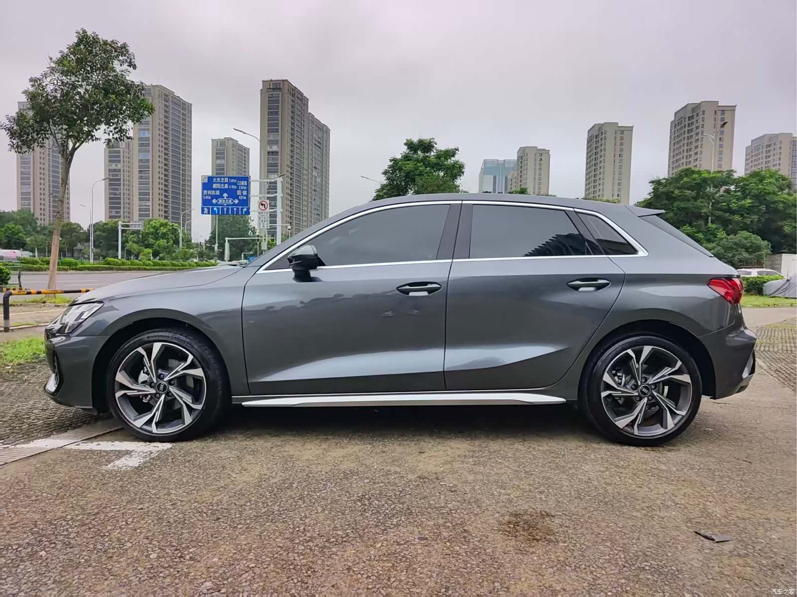 Audi Flying Spur, 2025 3