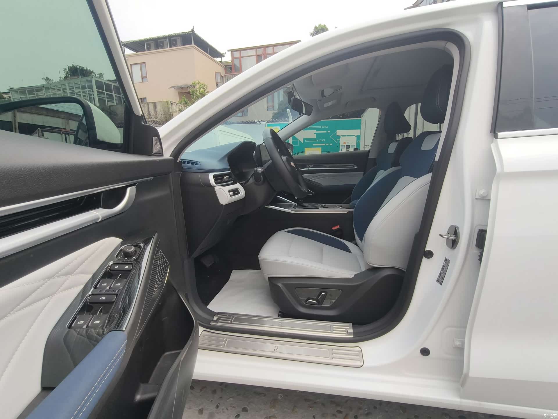 Geely Emgrand, 2022 4