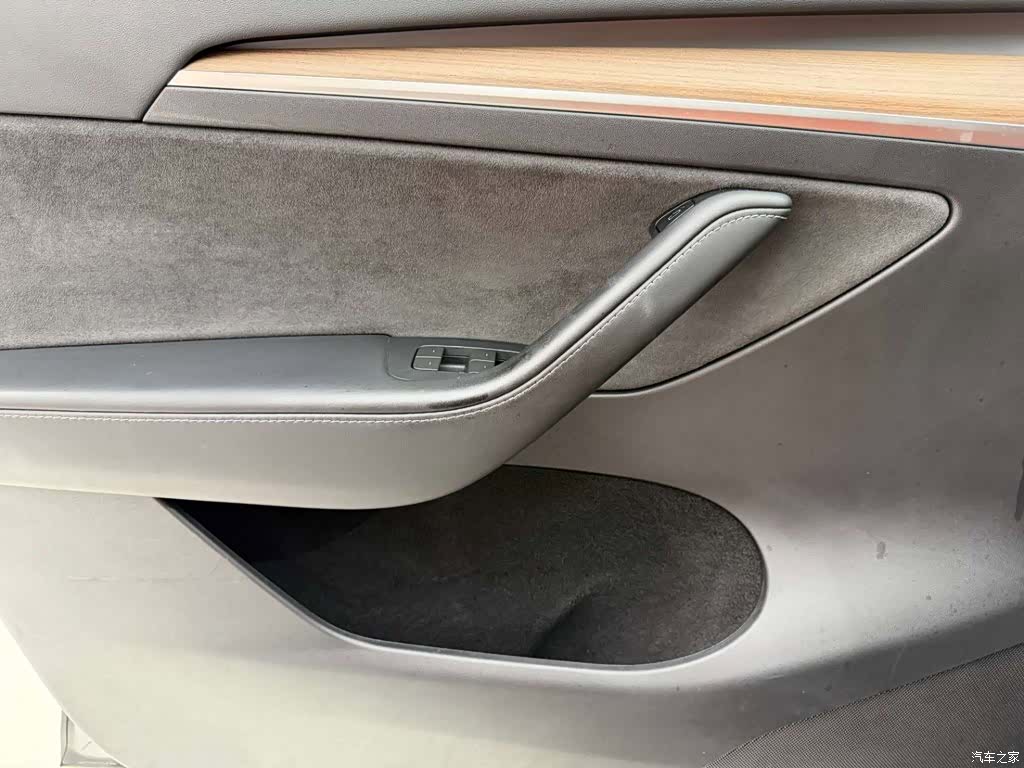 Tesla Model Y, 2023 21