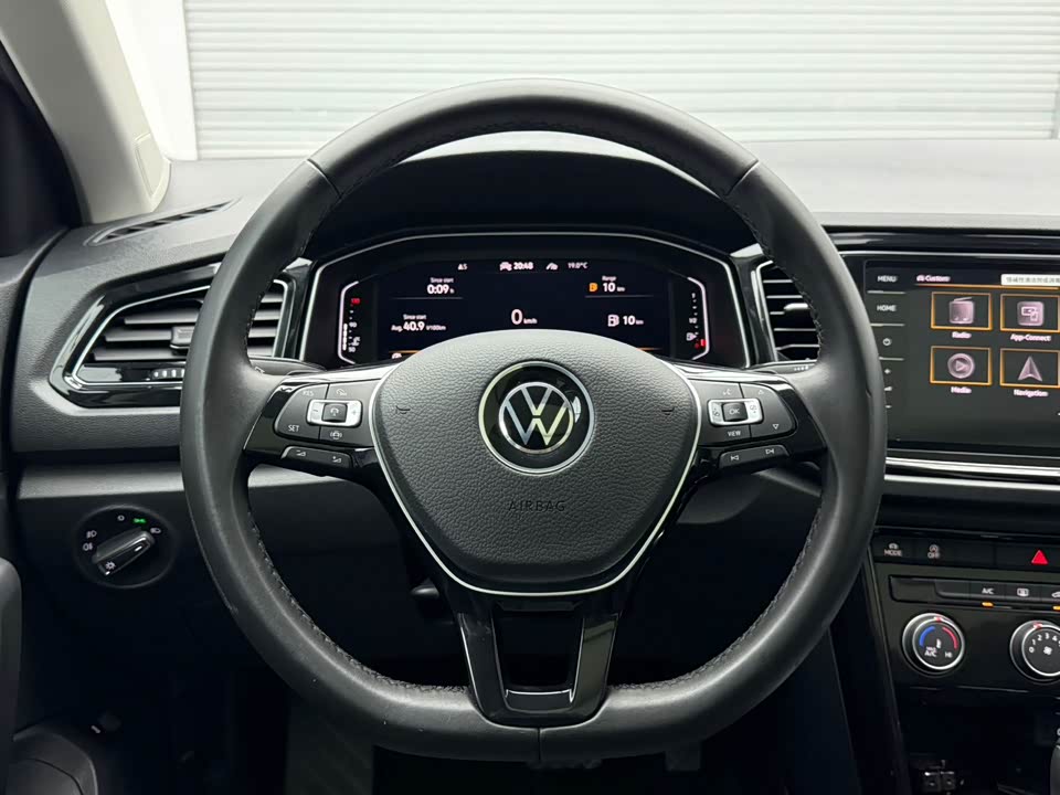 Volkswagen T-ROC exploring Songs