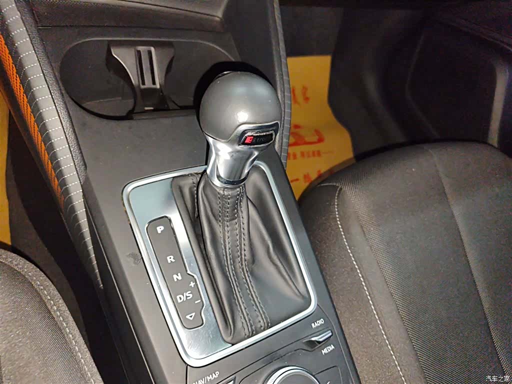 Audi Q2L, 2019 14