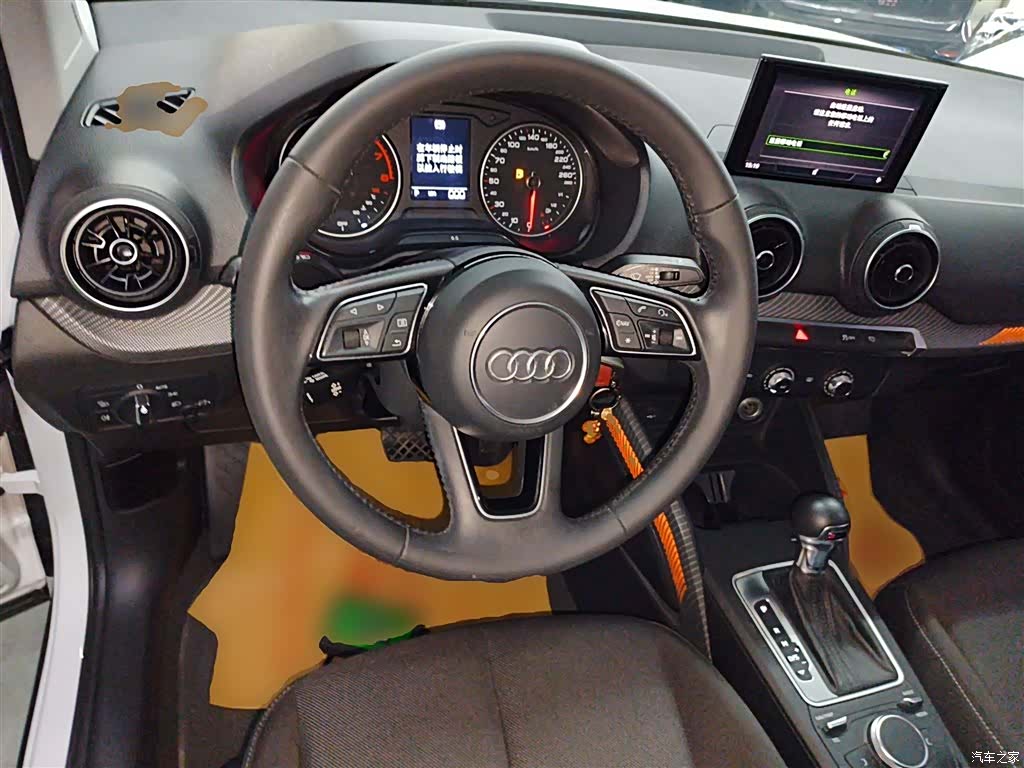 Audi Q2L, 2019 11