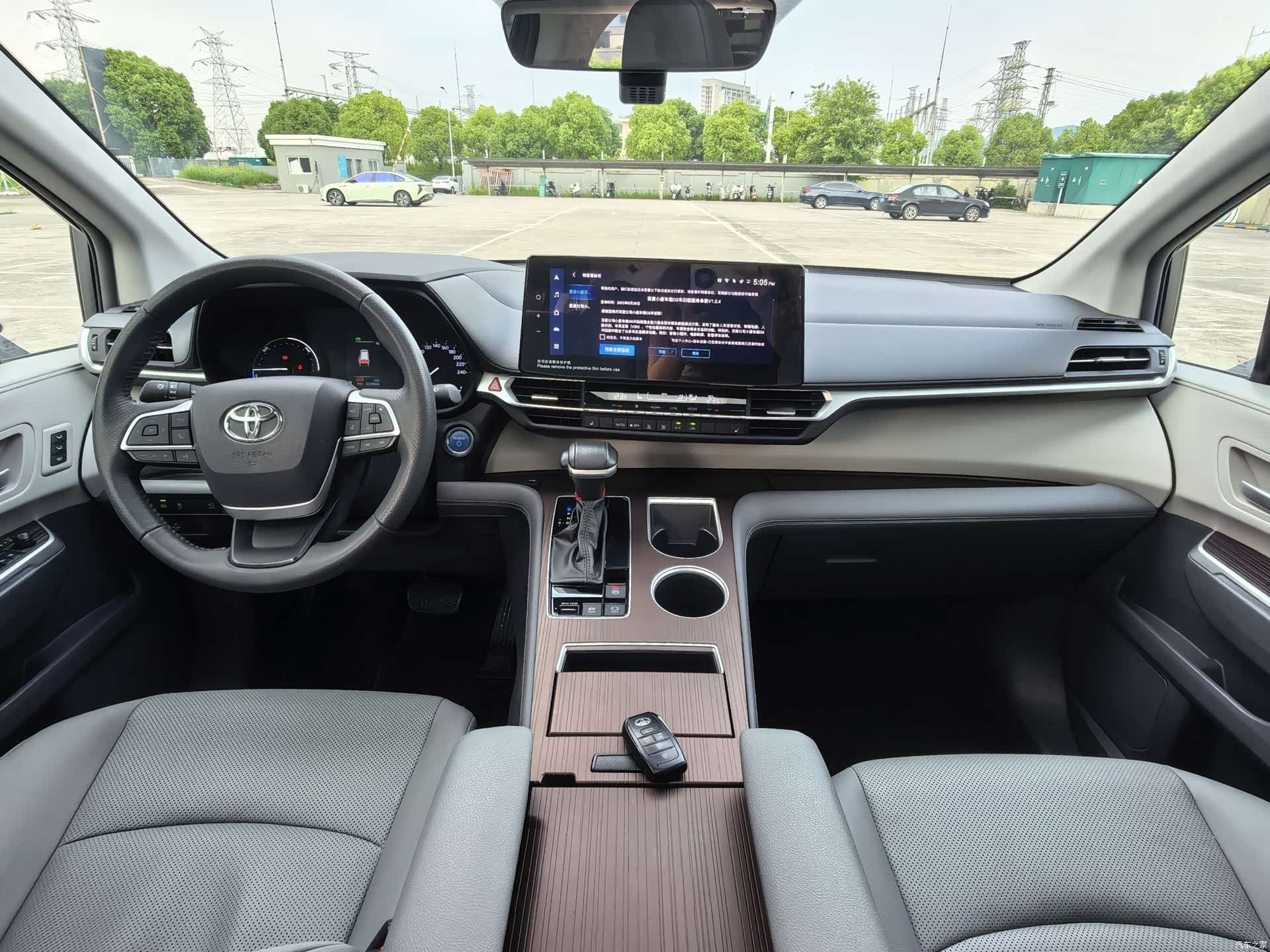 Toyota Granvia, 2024 14