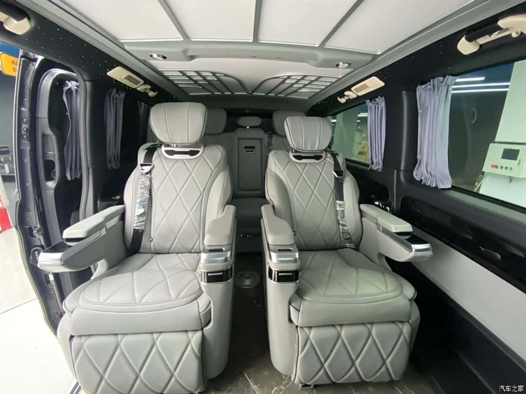 Mercedes-Benz 7, 2024 19