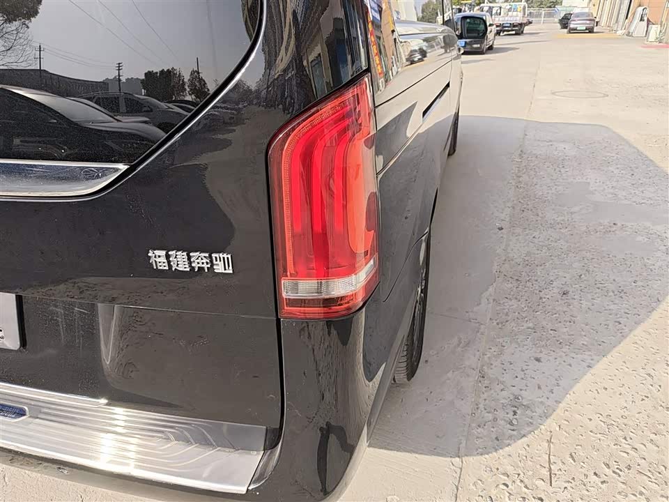 Mercedes-Benz V-class