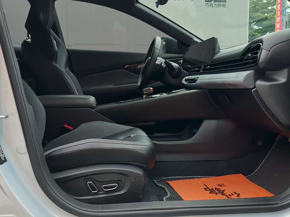 Trumpchi Shadow Leopard