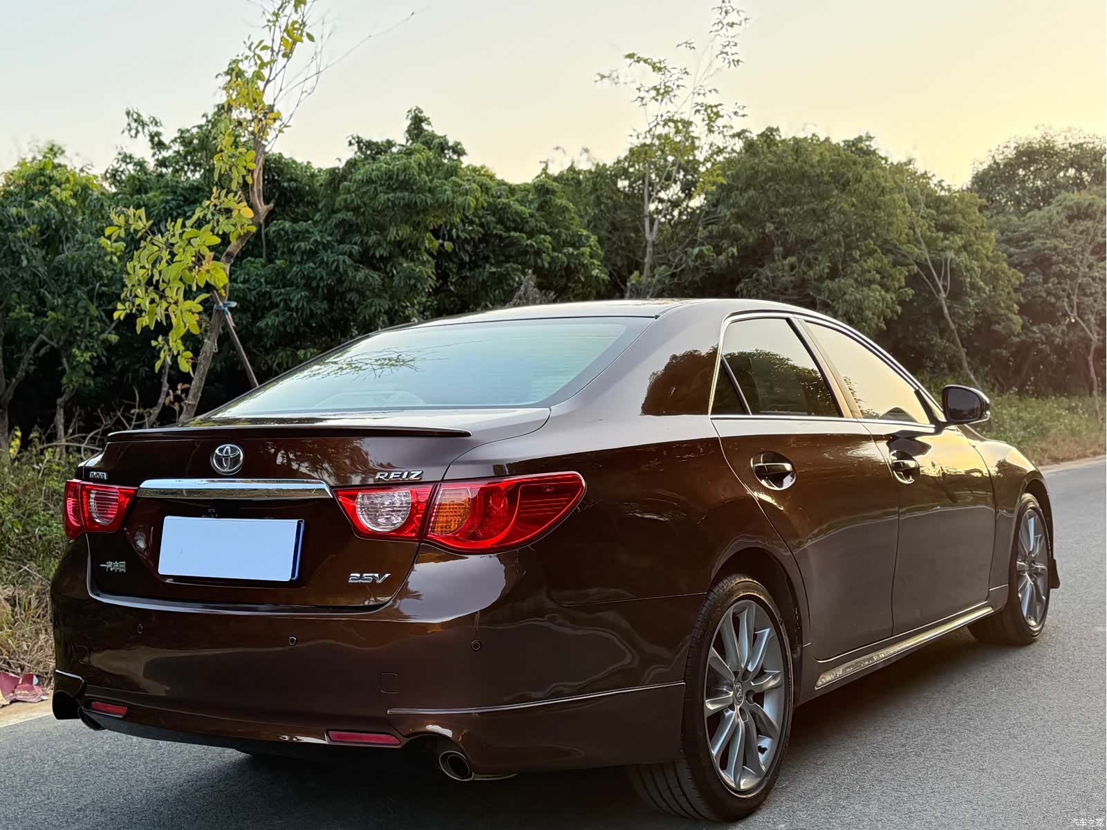 Toyota 2.5V, 2012 6