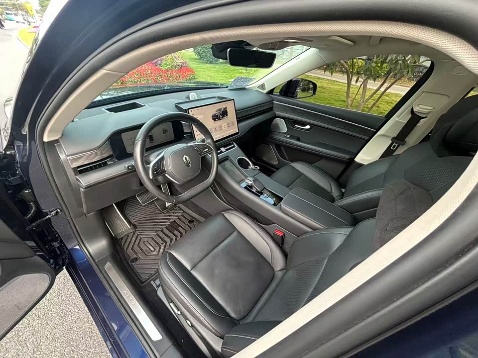 AITO Ask the world M5