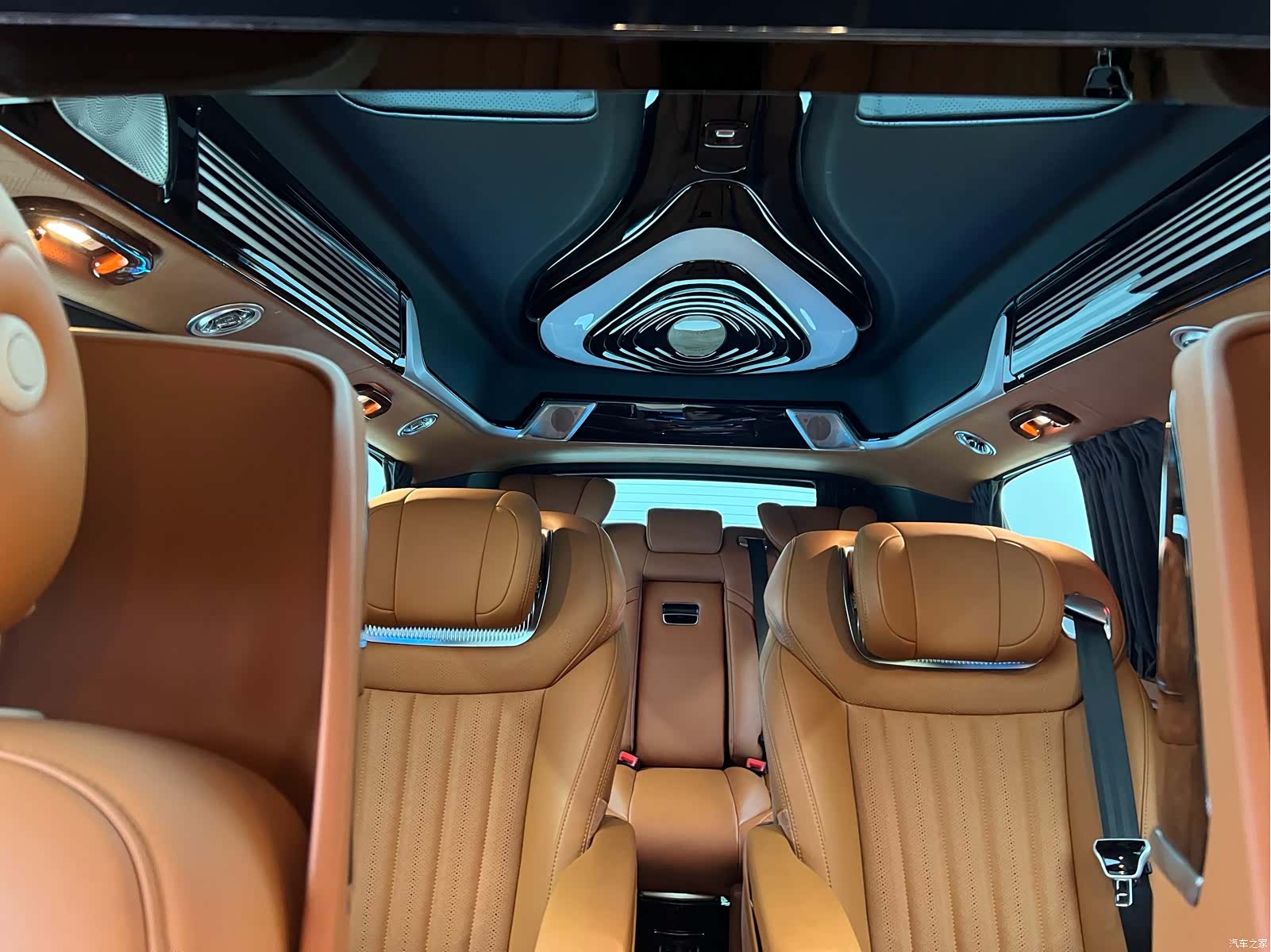 Mercedes-Benz V-Class, 2024 17