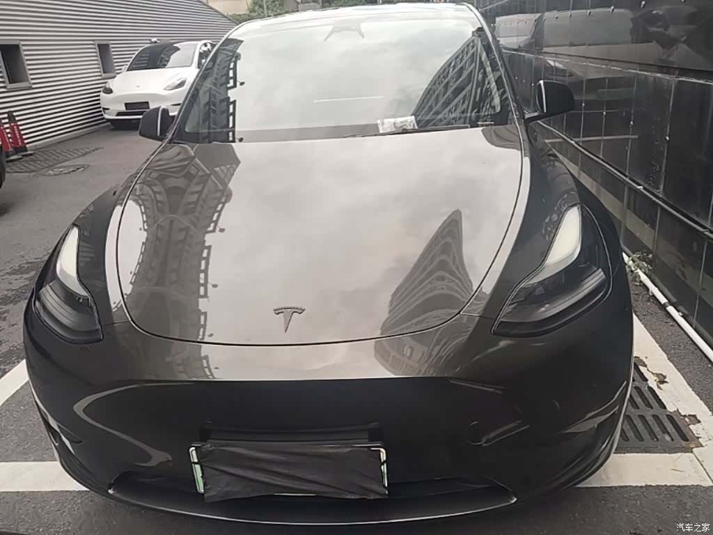 Tesla Model Y, 2022 3